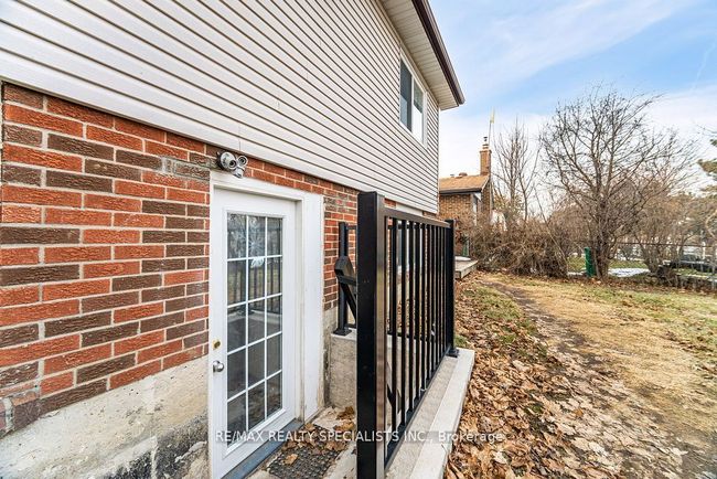 36 Blackthorn Lane, House other with 6 bedrooms, 2 bathrooms and 4 parking in Brampton ON | Image 39