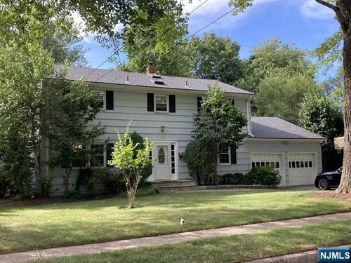50 Taylor Dr, Closter, NJ, 07624-2807 | Card Image