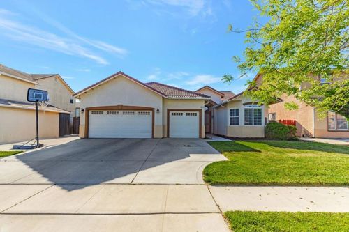 839 S Susan Ave, Kerman, CA, 93630-9390 | Card Image