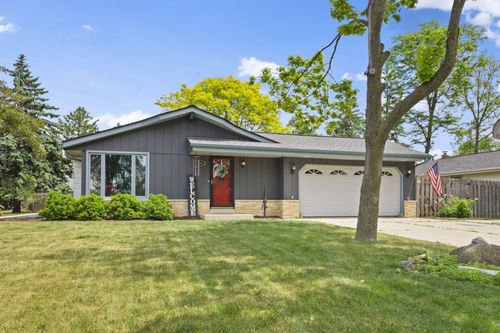 4204 S 93rd St, Greenfield, WI, 53228-2138 | Card Image