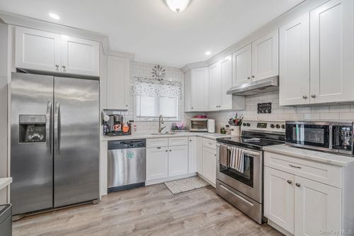 2679 Heather Ave, Medford, NY, 11763-2056 | Card Image