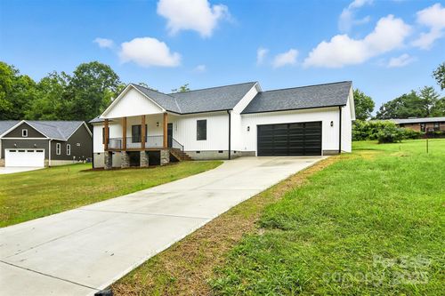 1479 20th St Ne, Hickory, NC, 28601-2949 | Card Image