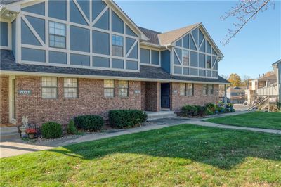 7029 Nw Fisk Court, Townhouse with 2 bedrooms, 2 bathrooms and null parking in Kansas City MO | Image 2