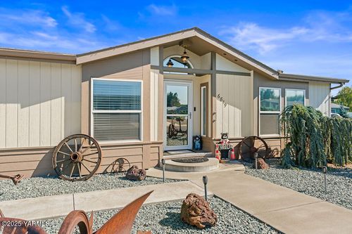 6819 Manor Way, Yakima, WA, 98908-5514 | Card Image