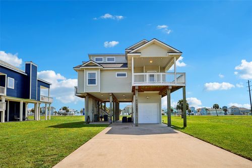 18423 Shaman Dr, Galveston, TX, 77554-1013 | Card Image