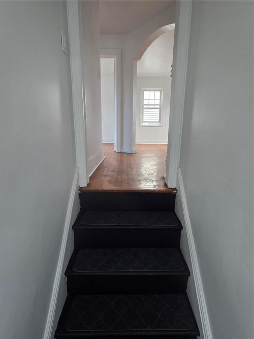 70 Rockaway Pkwy, Valley Stream, NY, 11580-4533 | Card Image