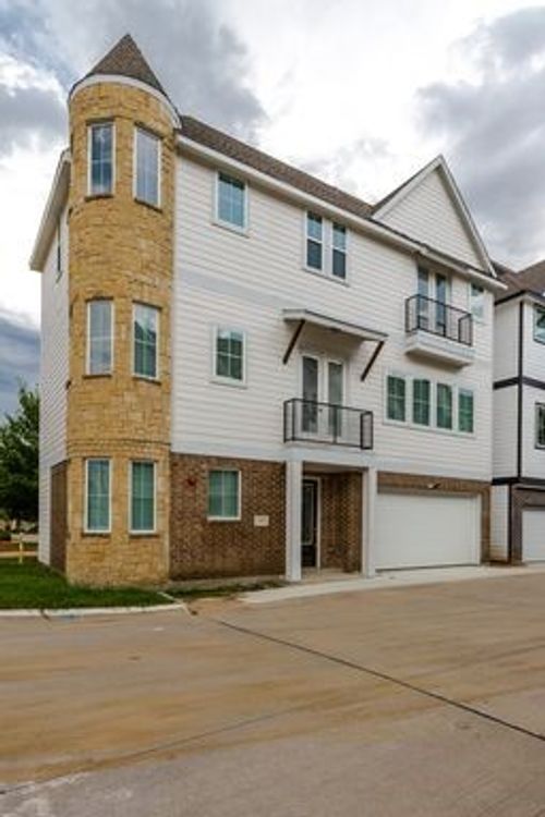 200 S Village Way, Lewisville, TX, 75057-3914 | Card Image