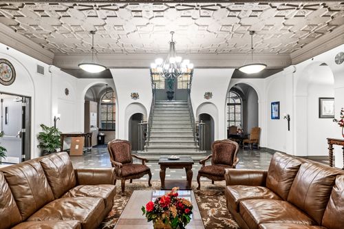 401-212 N Center St, Bloomington, IL, 61701-3975 | Card Image
