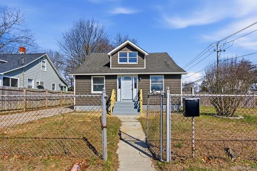 173 Ferndale Blvd, Islip, NY, 11751-2216 | Card Image