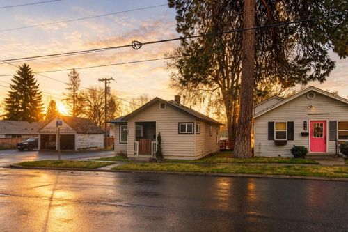 624 Nw Hill St, Bend, OR, 97703-2921 | Card Image