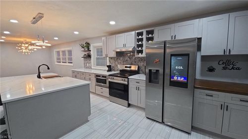 927 11th St, Newport News, VA, 23607-6413 | Card Image