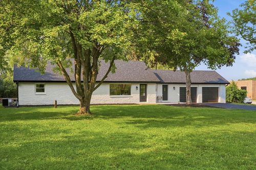 7526 W County Line Rd, Mequon, WI, 53092-4628 | Card Image