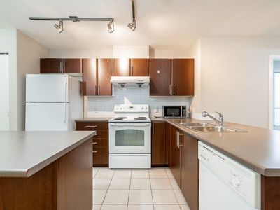 2009 - 1178 Heffley Cres, Condo with 2 bedrooms, 2 bathrooms and 1 parking in Coquitlam BC | Image 1