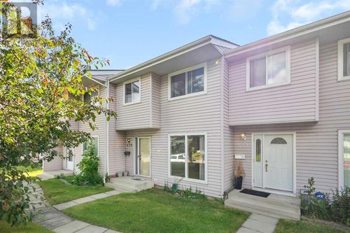 439 40 St Ne, Calgary, AB, T2A6S1 | Card Image