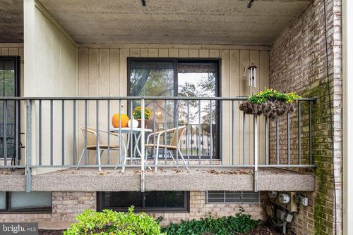 340 Saybrook Ln, WALLINGFORD, PA, 19086-6756 | Card Image