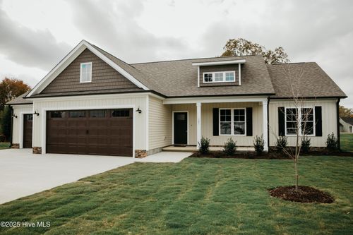 101 Lucky Ln, Pikeville, NC, 27863-6000 | Card Image