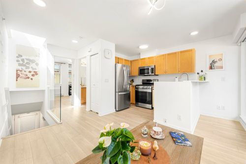 11-618 W 6th Ave, Vancouver, BC, V5Z1A3 | Card Image