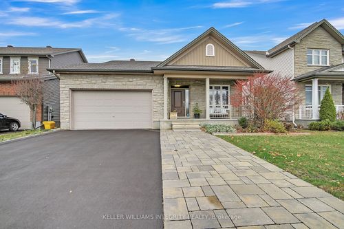 15 York Cross, Russell, ON, K4R0C4 | Card Image