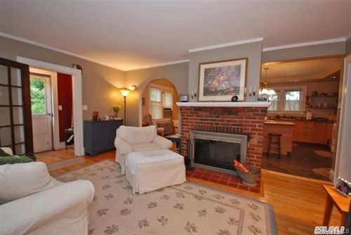 7 Aberdeen Dr, Huntington, NY, 11743-2807 | Card Image