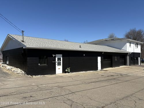 9 Esther St, Throop, PA, 18512-1441 | Card Image