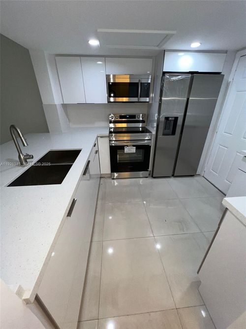 apt-g107-2810 Ne 201st Ter, Aventura, FL, 33180-2086 | Card Image