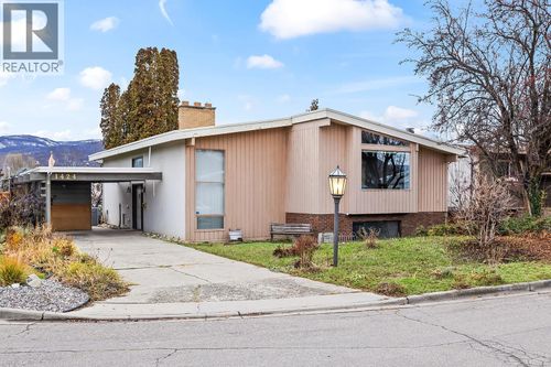 1424 Lombardy Sq, Kelowna, BC, V1Y3S7 | Card Image