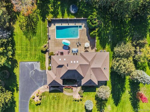 4227 Newcastle Dr, Clarkston, MI, 48348-3661 | Card Image