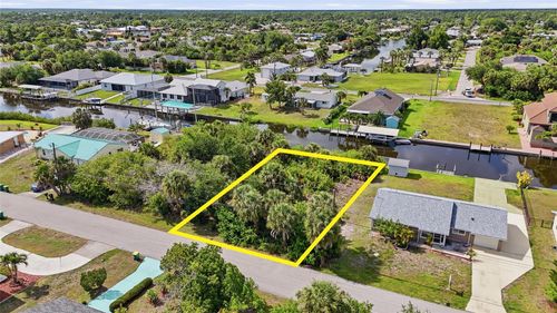 18318 Van Nuys Cir, PORT CHARLOTTE, FL, 33948-9500 | Card Image