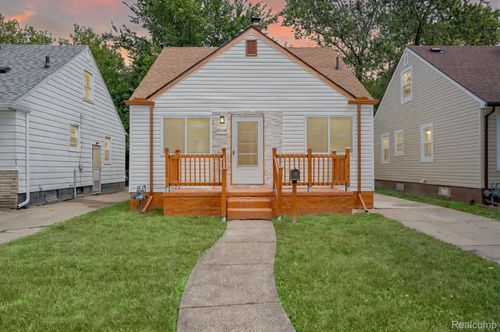8068 Patton St, Detroit, MI, 48228-2854 | Card Image