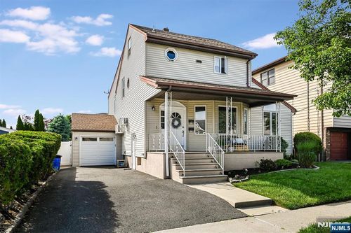532 2nd St, Carlstadt, NJ, 07072-1531 | Card Image
