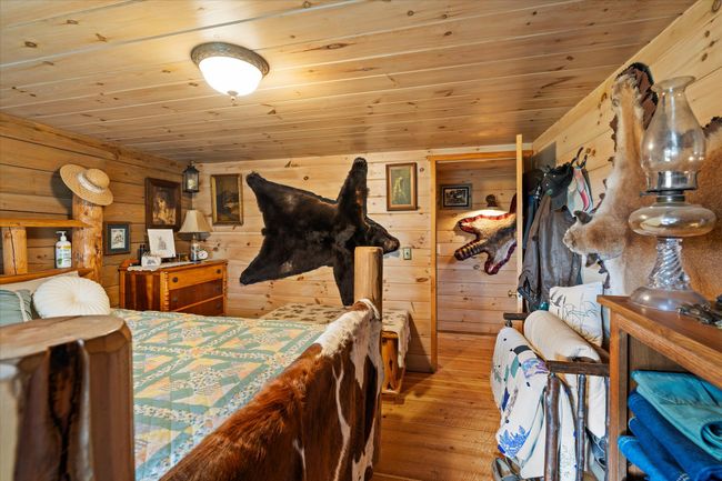 Larger bedroom | Image 15