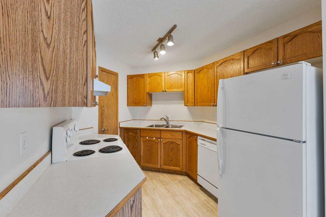 105 - 11 Somervale View Sw, Condo with 2 bedrooms, 1 bathrooms and 1 parking in Calgary AB | Image 14