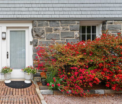 carriage-house-98 Byram Shore Rd, Greenwich, CT, 06830-6928 | Card Image