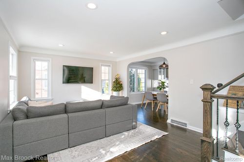 10044 Lasalle Blvd, Huntington Woods, MI, 48070-1118 | Card Image