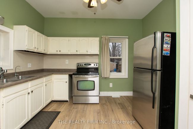 666 Lorne Ave, Home with 5 bedrooms, 3 bathrooms and 1 parking in London ON | Image 27
