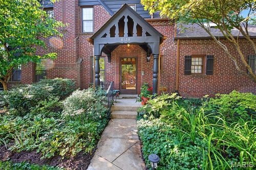 8128 Cornell Ct, University City, MO, 63130-3639 | Card Image