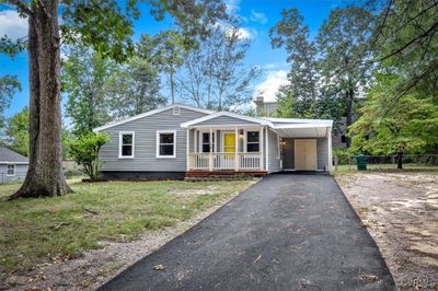 View of front facade featuring a front lawn and covered porch | Image 1