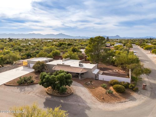 835 W Calle Dadivoso, Tucson, AZ, 85704-4705 | Card Image