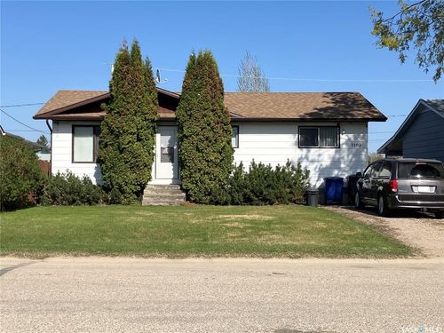 1103 3 St W, Nipawin, SK, S0E1E0 | Card Image