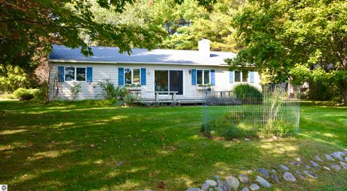 4213 Oxford Dr, Leland, MI, 49654-9718 | Card Image