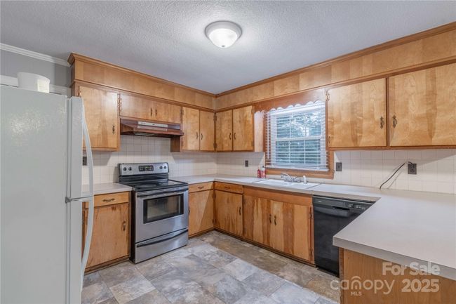 Kitchen | Image 7