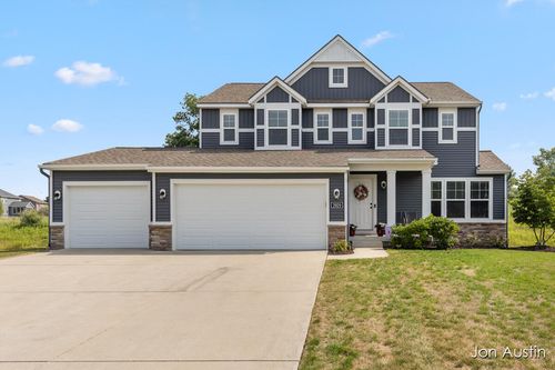 2929 E Morgan Trl Ne, Rockford, MI, 49341-7124 | Card Image
