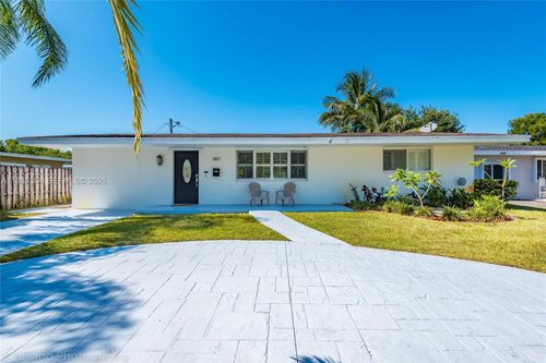 rear-8871 Nw 15th St, Pembroke Pines, FL, 33024-4733 | Card Image