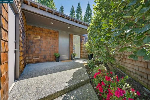 224 The Knl, Orinda, CA, 94563-2703 | Card Image