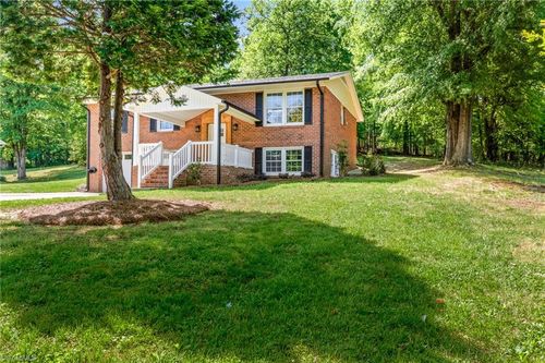 117 Kingswood Place Dr, Walnut Cove, NC, 27052-6889 | Card Image