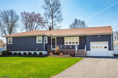 15 Green Meadows Rd, Fairfield, NJ, 07004-1323 | Card Image