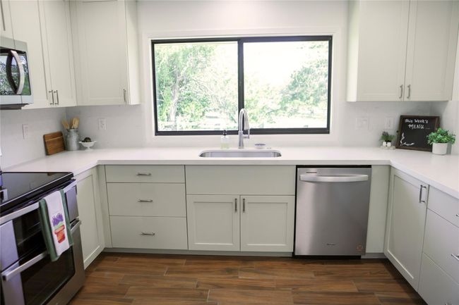 Brand new appliances with 5 year warranty will convey | Image 11
