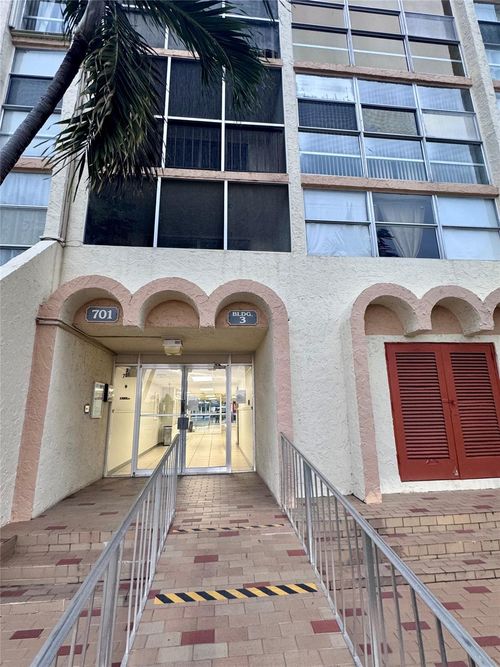 215-701 Three Islands Blvd, Hallandale Beach, FL, 33009-2822 | Card Image