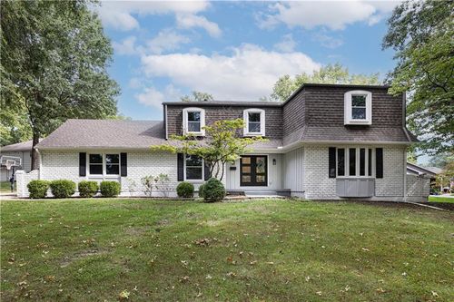 10425 Mohawk Ln, Leawood, KS, 66206-2518 | Card Image