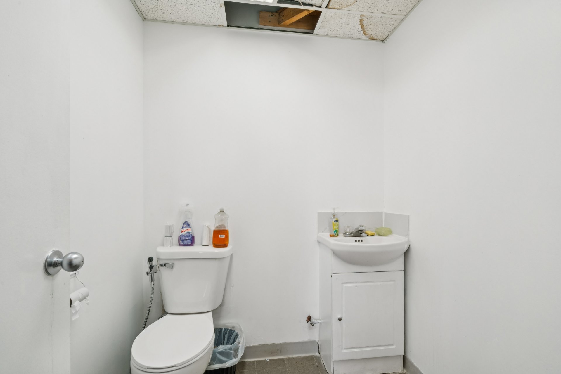 Commercial Sale in Saint-Eustache